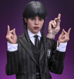 Wednesday Addams – Escala 1:6 | Hot Toys (PRE ORDEN) | UVSTOREGT