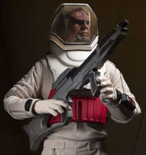 Lt. Commander Worf in EVA Suit | EXO-6 (Museum Grade Sixth Scale Figure) (PRE ORDEN) | UVSTOREGT