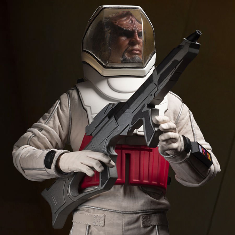 Lt. Commander Worf in EVA Suit | EXO-6 (Museum Grade Sixth Scale Figure) (PRE ORDEN) | UVSTOREGT